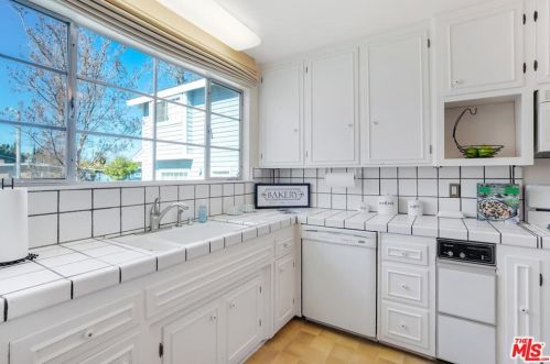 5726 Aldea Ave, Van Nuys CA 91316-1416 exterior