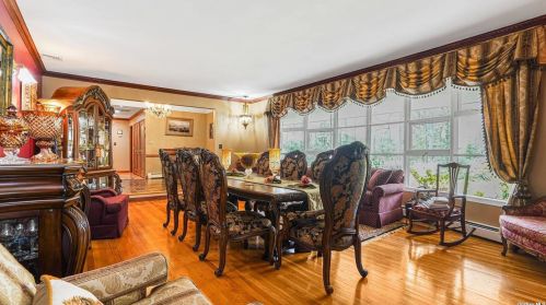 42 Arista Dr, Huntington Station, NY 11746-4912