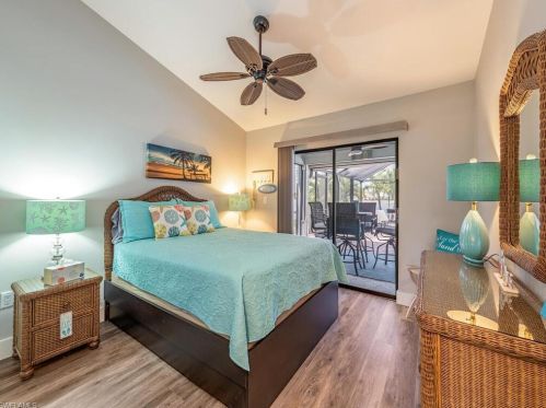 18013 Royal Tree Pkwy, Naples FL  34114-8941 exterior