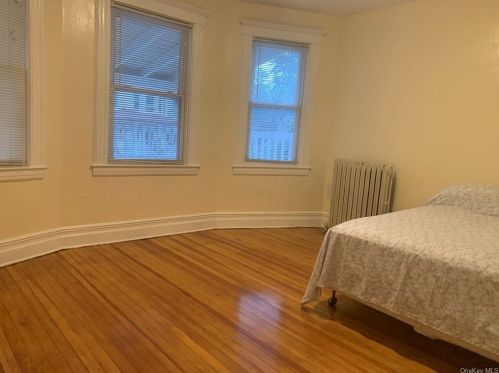 42 Dewey Ave, New Rochelle NY  10801-1915 exterior