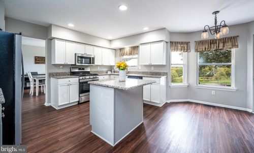 232 Stallion Ln, Collegeville, PA 19473-1855