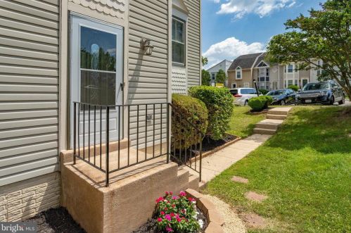 3522 Caledonia Cir, Woodbridge VA  22192-1063 exterior