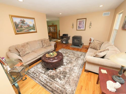 5 Minto Ct, South Setauket NY  11720-2884 exterior