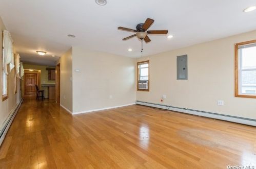 17 10th Rd, Far Rockaway NY  11693-1136 exterior