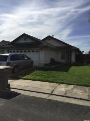 1089 La Mesa St, Escalon, CA 95320-1681