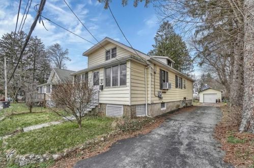 5 Miller Pl, Poughkeepsie, NY 12601-1230
