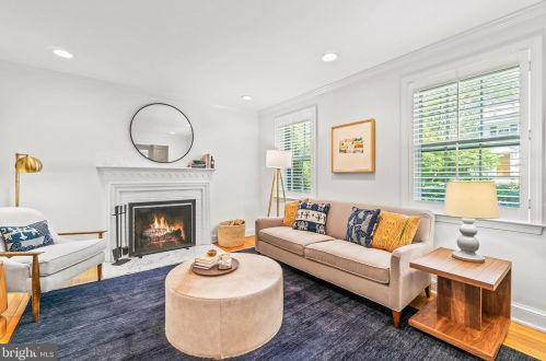 4612 Sedgwick St, Washington, DC 20016-5614