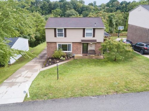 6567 Quaker Dr, Pittsburgh, PA 15236-3639