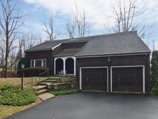 25 Highfield Rd, Harrison, NY 10528-2201