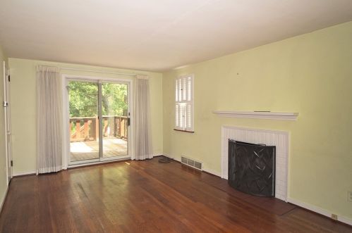 379 Woodcliff Cir, Pittsburgh, PA 15243-1455