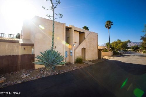 7071 Corto Caravaca, Tucson, AZ 85715-4134