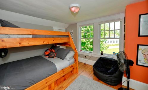 21 Loudoun St, Lovettsville VA  20180-8513 exterior