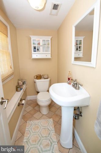 188 Windsor Ave, Southampton PA  18966-3334 exterior