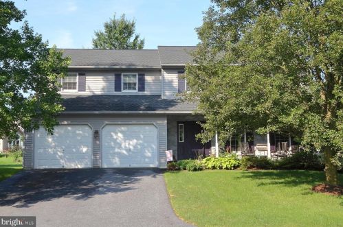 345 Woodcrest Dr, Lancaster, PA 17602-1389