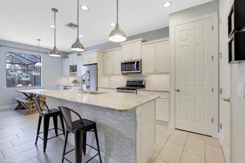 16325 Camden Lakes Cir, Naples, FL 34110-2883