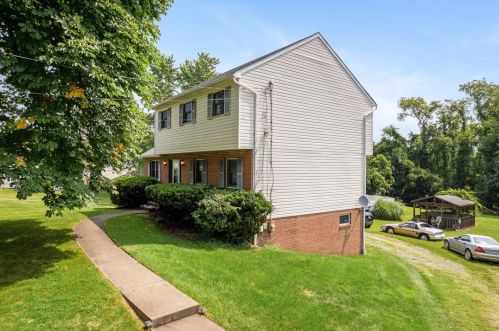 2126 Middle Rd, Glenshaw, PA 15116-3018