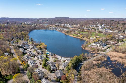 73 Boulevard Dr, Danbury CT  06810-7324 exterior