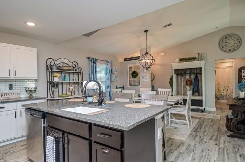 1123 4th Pl, Cape Coral FL  33990-0028 exterior