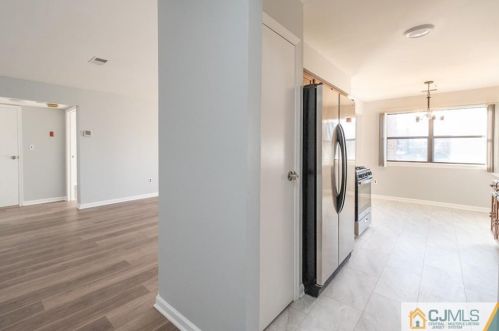 109 Sharon Garden Ct, Woodbridge NJ  07095-4308 exterior