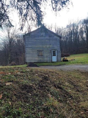 2140 Bennetts Run Rd, Beaver Falls, PA 15010-5204