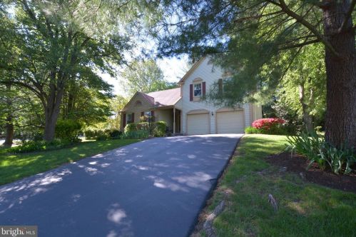 4301 Orkney Ct, Woodbridge, VA 22192-5184