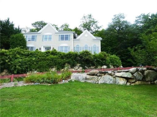 68 Cedar Dr, Tuxedo Park, NY 10987-4807