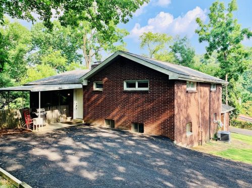447 Hulton Rd, Verona, PA 15147-3407