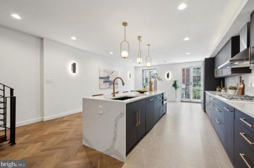 2037 Locust St, Philadelphia PA  19103-5613 exterior