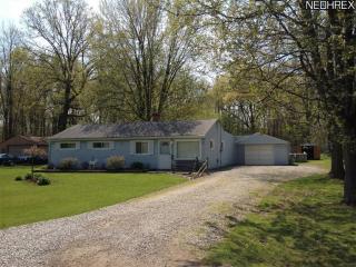 7634 Crestwood Ln, Macedonia, OH 44067-2458