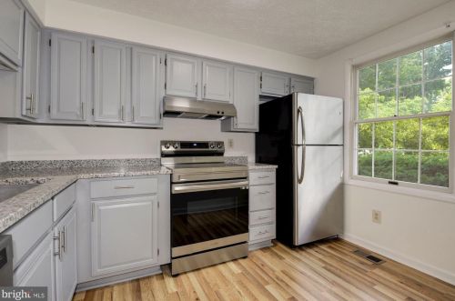 2853 Middleboro Dr, Falls Church VA  22042-4403 exterior