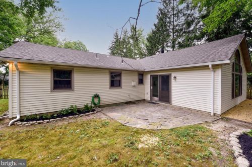 5 Holly Ct, Blenheim NJ  08012-5303 exterior