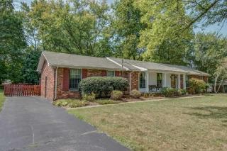 525 Hill Rd, Nashville, TN 37220-2304