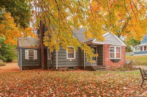 664 Pine St, Bristol, CT 06010-6952