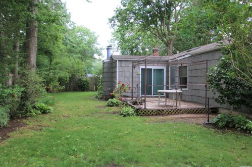 39 Williams Ave, Holtsville NY  11742-1519 exterior
