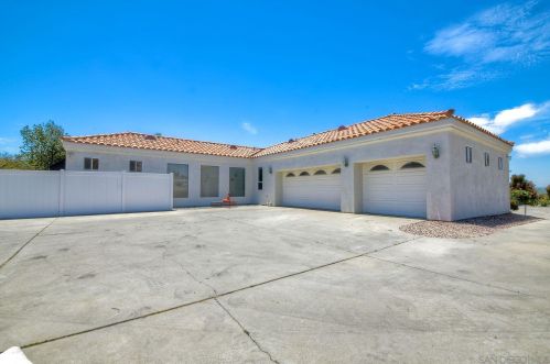 37550 Avenida Bravura, Temecula CA  92592-9054 exterior