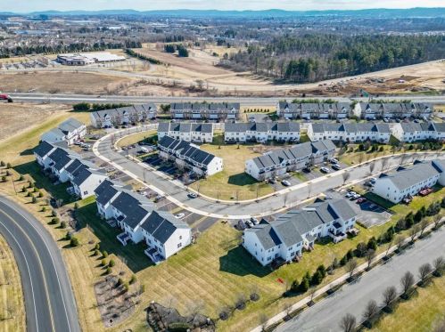 959 King Way, Breinigsville PA  18031-1484 exterior