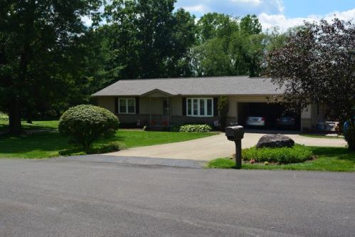 3150 Foxmoor St, Hartville, OH 44632-9744
