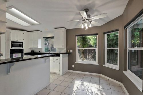 321 La Loma Ave, Modesto CA  95354-1329 exterior