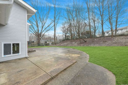 9 Brookwood Dr, Wheatley Heights NY  11798-1005 exterior