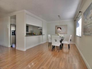110 Middlefield Rd, Mountain View CA  94043-3815 exterior