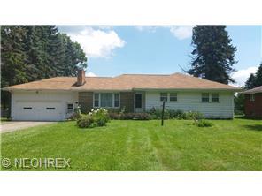 3521 Breeze Knoll Dr, Youngstown, OH 44505-1917