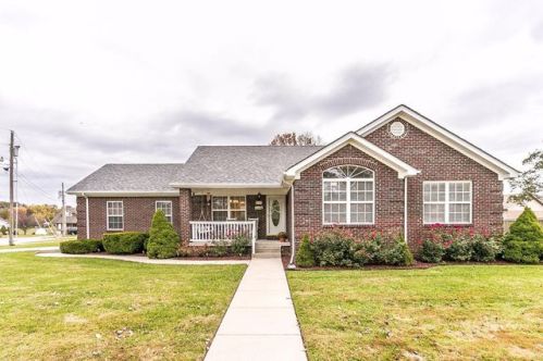 200 Castle Dr, Berea, KY 40403-9394
