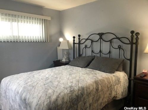 2090 Monroe Ave, North Bellmore NY  11710-1523 exterior