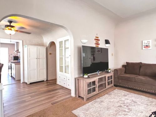 3148 Pluma St, Lynwood, CA 90262-1819