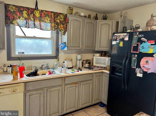 6 Brittany St, West Deptford, NJ 08051-1458