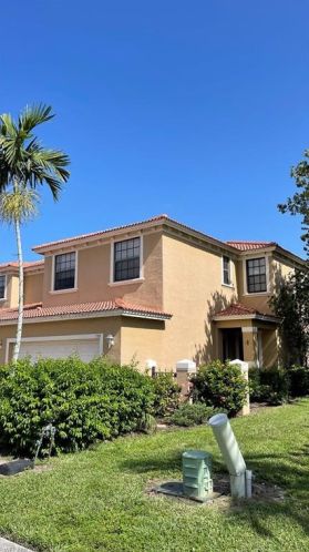 7385 Bristol Cir, Naples FL  34120-0696 exterior