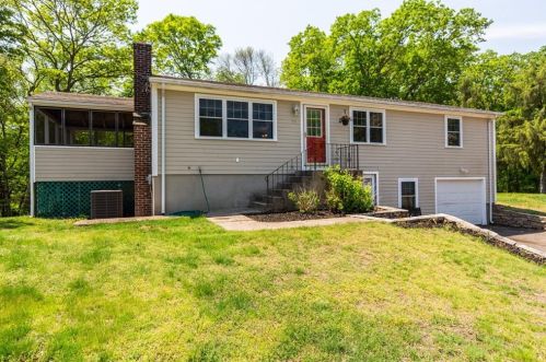 76 Regent Dr, North Kingstown, RI 02852-3114