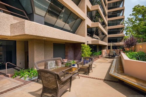 230 Laurel St, San Diego CA 92101-1461 exterior