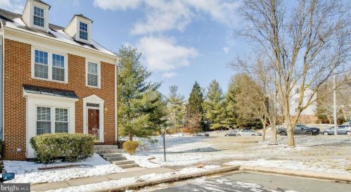 8737 Stone Hill Pl, Springfield, VA 22153-1718