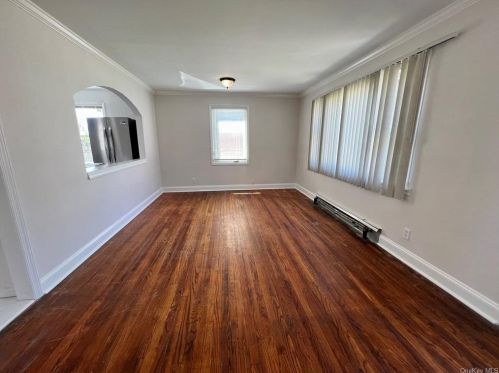 58 Main Ave, Wheatley Heights NY  11798-1324 exterior